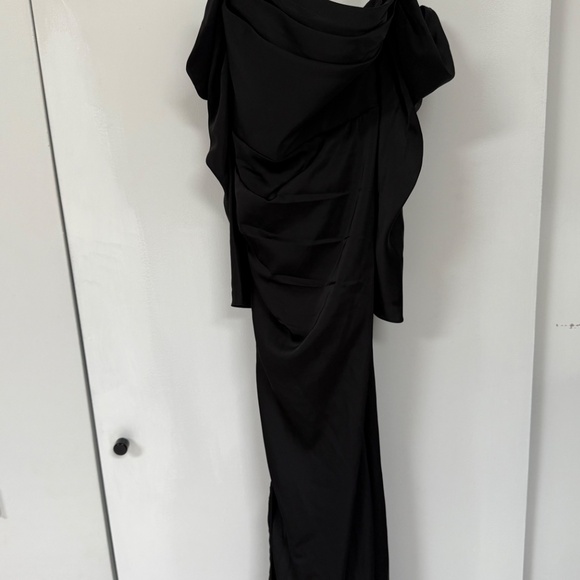 Black evening gown - Picture 3 of 8